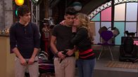 iCarly – L-R: Liam Payne (Liam Payne), Zayn Malik (Zayn Malik), Sam Puckett (Jennette McCurdy)