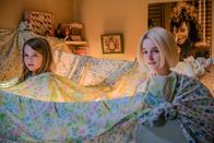Young Sheldon – L-R: Missy Cooper (Raegan Revord), Paige (Mckenna Grace).
