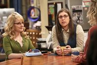 The Big Bang Theory – (v.li.) Melissa Rauch (Bernadette Rostenkowski-Wolowitz), Mayim Bialik (Amy Farrah Fowler), Kaley Cuoco (Penny).