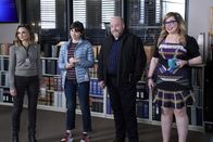 Criminal Minds – v.l.n.r.) Maxine (Rachael Leigh Cook); Eloise Brenner (Annamarie Kasper); Don Brenner (Michael Dempsey); Penelope Garcia (Kirsten Vangsness)