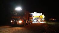 Mega Transport – Aufgrund der Kostbarkeit des Magneten wird kein Risiko eingegangen. Die 103 Kilometer werden in vier Etappen und bei Nacht zurückgelegt.