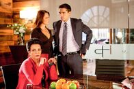 Drop Dead Diva – (v.li.) Liza Minnelli (Lily Wells), Kate Levering (Kim Kaswell), Jackson Hurst (Grayson Kent).