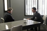 Criminal Minds – Die Töchter des Autors Bruce Morrison (Ken Olin, l.) sind am Jahrestag des Verschwindens ihrer Mutter plötzlich ebenfalls verschwunden. Doch wer oder was steckt dahinter? Hotch (Thomas Gibson, r.) versucht, dies zu klären ...