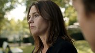 Limbo - Gestern waren wir noch Freunde – Ebba (Rakel Wärmländer, li.) weiß nicht, ob sie Frederik (Oscar Töringe, re.) verzeihen kann.
