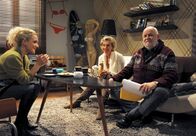 Sturm der Liebe – ARD STURM DER LIEBE FOLGE 1253 Uhr im ERSTEN. Viola (Wookie Mayer, M.) und Franz (Wolfgang Freundorfer, r.) wollen sich um Fabien kümmern, solange Tanja (Judith Hildebrandt, l.) weg ist.
