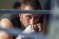 Der Geschmack von Rost und Knochen – Ali (Matthias Schoenaerts) nimmt an illegalen Faustkämpfen teil, bei denen es keine Regeln gibt und hoch gewettet wird.