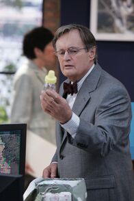 Navy CIS – Ducky (David McCallum) macht eine Entdeckung, die darauf schließen lässt, dass ein Baby in den neuen Fall involviert ist ...