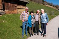 Hoagascht – Hans und seine Frau Marion Pfeffer, Alois Pfeffer und seine Schägerin Katl Pfeffer (von links nach rechts)