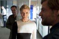 Der letzte Bulle – Durch eine Table-Dance-Party in Uschis Kneipe, verändert sich ihr Verhältnis: Steffi Averdunk (Franziska Weisz, M.) und Mick (Henning Baum, r.) ...