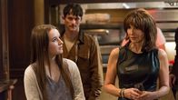 Justified – Loretta McCready (Kaitlyn Dever, l.) und Katherine Hale (Mary Steenburgen, r.)