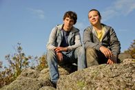 Nachtwald – Paul (Levi Eisenblätter) und Max (Jonas Oeßel)