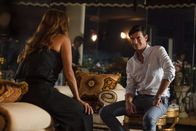 Reef Break – Cat Chambers (Poppy Montgomery, l.); Leo Murphy (Toby Schmitz, r.)
