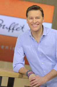 ARD-Buffet – Moderator Holger Wienpahl.