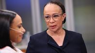 Chicago Med – Besorgte Mutter, v.li.: Nicolette Robinson als Tara Goodwin, S. Epatha Merkerson als Sharon Goodwin