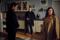Tatort – Sebastian Bootz (Felix Klare) empfindet Anteilnahme mit den Eltern der Toten. Aber er fragt sich auch, warum Henning und Yasemin Schlüter (Robert Kuchenbuch und Idil Üner) so wenig Kontakt mit ihrer Tochter hatten.