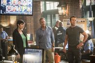 Navy CIS: New Orleans – Die Suche nach Paul Jenks, alias "Baitfish" geht weiter: Lasalle (Lucas Black, r.), Pride (Scott Bakula, M.) und Brody (Zoe McLellan, l.) ...