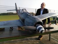Die Modellbauer – Stephan Eich, member of the jury with focke-wulf fw 190