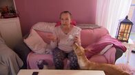 Nachbarschaftsstreit – Frau Helga mit ihren Hunden