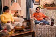 The Goldbergs – Dave Kim (Kenny Ridwan, l.); Barry Goldberg (Troy Gentile, r.)