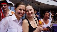 Verrückt nach Meer – Kadettin Ellen und Küchenpraktikantin Elisabeth nach der Äquatortaufe an Bord der Grand Lady.