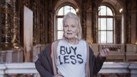matinee: Magie der Museen – Vivienne Westwood, Modeschöpferin und Punk-Aktivistin im Kunsthistorischen Museum Wien. Im Kampf gegen den Megakonsum unserer Zeit, plädiert sie für mehr Kunst und Kultur.