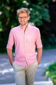Was kostet... – Johannes Zenglein, Moderator.