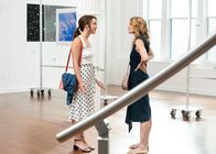 God Friended Me – (v.li.) Violett Beane (Cara Hall), Susan Misner (Annie). Foto: ORF/PRO7/Warner/CBS/David Giesbrecht. Veröffentlichung honorarfrei nur für redaktionelle Berichterstattung in Sendungszusammenhang und mit Copyrightangabe. Kontakt: foto@orf.at