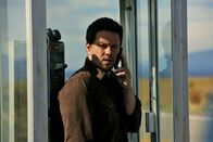 Montagskino im ZDF: 2 Guns – U.S. Naval Intelligence Officer Stigman (Mark Wahlberg) fragt sich, welche Rolle er und DEA-Agent Bobby Trench bei diesem Auftrag wirklich spielen.