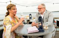 Meine Mutter ... – Heidi (Margarita Broich) trifft ihren Schwarm Ivo (Filip Peeters) auf Sylt wieder.