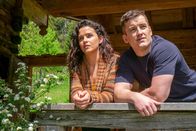 Der Bergdoktor – Für Felix Dreier (Felix Kreutzer) ist Livia Pavel (Maxine Kazis) nicht nur ein One-Night-Stand. Doch Livia verfolgt andere Pläne.