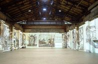 Karl Schmidt-Rottluff: Leidenschaft und Rebellion – Im Kunstkraftwerk Leipzig werden Bilder von Karl Schmidt-Rottluffs Holzschnitten an die Wände projiziert.