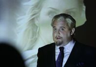 Doctor Who – Der geheimnisvolle Victor (Peter Kay) schließt sich einem Verein an, der sich ganz der Suche nach dem "Doktor" verschrieben hat ...