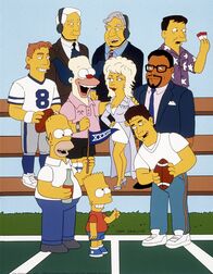 Die Simpsons – Nach dem Superbowl kommt es zu einem Gruppenfoto mit Dolly Parton (M). Homer (unten l.) und Bart (unten M.) sind mit von der Partie ...