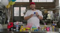 BesserEsser - Sebastian Lege deckt auf – Die Lebensmittelindustrie lockt mit bunter Werbung, schönen Packungen und einer riesigen Auswahl. Produktentwickler Sebastian Lege deckt auf, was wirklich dahintersteckt.
