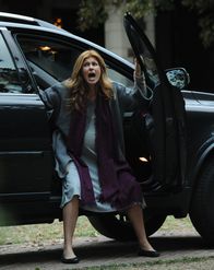 American Horror Story – Die Wehen setzen ein und die Geburt ihrer Zwillinge scheint unaufhaltsam: Vivien (Connie Britton)