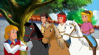 Bibi und Tina – Bibi (r.), Tina (2.v.r.) und Alex (2.v.l.) treffen den verdächtigten Freddy (l.) auf dem Martinshof, doch er beteuert seine Unschuld.