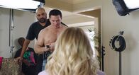 Pleasure – Bear (Chris Cock, l.) und Joe (Reza Azar, 2.v.l.) sind dabei, als Linnéa (Sofia Kappel, r.) ihre erste Pornoszene mit Brian (John Strong, 2.v.r.) dreht.