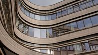 SMS - Schwanke meets Science – Das TranslaTUM-Gebäude, das das Klinikum Rechts der Isar der TUM und das Helmholtz Gesundheitszentrum für den Transfer von Grundlagenforschung in die Anwendung nutzen.