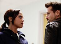Chicago Fire – Sie macht sich Sorgen um ihn: Monica Raymund als Gabriela Dawson, Jon Seda als Antonio Dawson (Copyright SRF/NBC Universal)