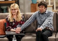 The Big Bang Theory – Melissa Rauch (Bernadette Rostenkowski-Wolowitz l.); Simon Helberg (Howard r.)