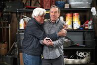 Last Man Standing – Joe (Jay Leno, l.); Mike Baxter (Tim Allen, r.)