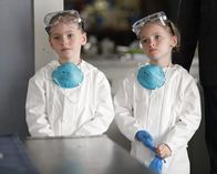 Single Parents – Amy Fogerty (Ella Allan, l.); Emma Fogerty (Mia Allan, r.)