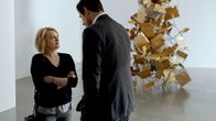 The Square – Nach einer gemeinsamen Nacht ist die amerikanische Journalistin Anne (l, Elisabeth Moss) mächtig sauer auf Christian (Claes Bang).