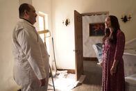 The Last Man on Earth – Todd (Mel Rodriguez, l.); Erica (Cleopatra Coleman, r.)