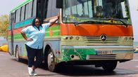 Death in Paradise – Butterfly Brown (Chizzy Akudo) ist die Busfahrerin des Expressbusses nach Honore.