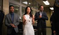 Elementary – L-R: Marcus (Jon Michael Hill), Joan (Lucy Liu, M.) und Sherlock (Jonny Lee Miller)