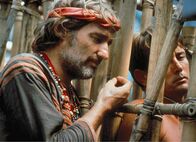 Apocalypse Now - Final Cut – Vorrücken in den Dschungel: Dennis Hopper als Fotograf, Martin Sheen als Captain Willard (Copyright SRF)