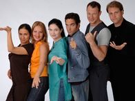 Sechserpack – V.l.n.r.: Shirin Soraya, Nina Vorbrodt, Emily Wood, Thomas M. Held, Hanno Friedrich, Mirco Reseg