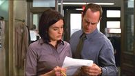 Law & Order: Special Victims Unit – Die Detectives Olivia Benson (Mariska Hargitay) und Elliot Stabler (Christopher Meloni) sind auf der Suche nach zwei Männern, die eine TV-Journalistin vergewaltigt haben.
