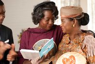The Help – L-R: Minny Jackson (Octavia Spencer) und Aibileen Clark (Viola Davis)